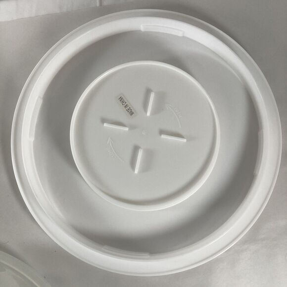 Chilling Cake Carrier Pan Holder Round 10 1/2” Diameter With Freezing Container - Picture 8 of 11